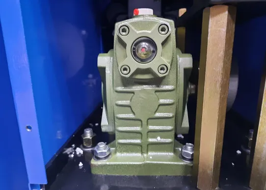 Нагнетатель смазки электрический на 13 л, от сети 220-380В, выпускное давление до 350 бар, производительность 700 г/мин EQFS ES-60600