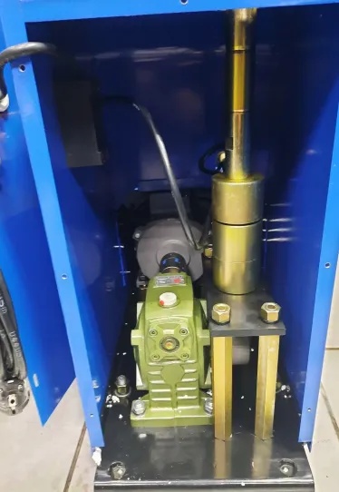 Нагнетатель смазки электрический на 13 л, от сети 220-380В, выпускное давление до 350 бар, производительность 700 г/мин EQFS ES-60600