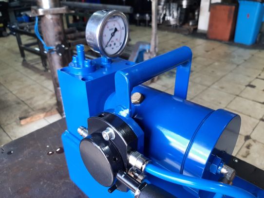 Пневмогидравлический насос НПО Автомотив ПГН-1000