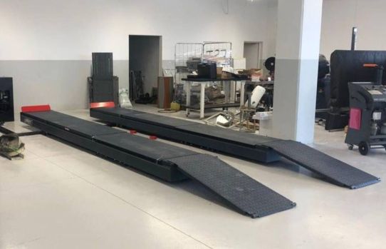 Подъемник ножничный 5.5т 380В для автосервиса и сход-развала BRIGHT GAMMA 550/52 электрогидравлический