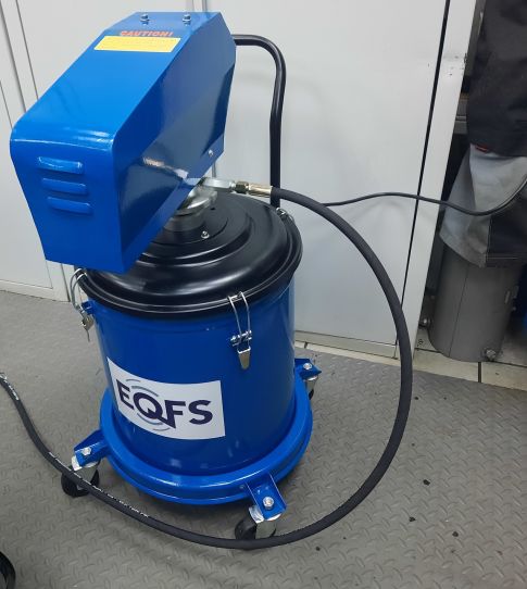 Нагнетатель смазки электрический от сети 220 В, с емкостью 38 л, передвижной на колесах  EQFS ES-60700_220