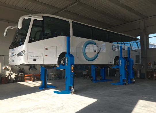 Подкатной подъемник для грузовых автомобилей электрогидравлический 68т Ravaglioli RAV308H.8WS, 8 колонн