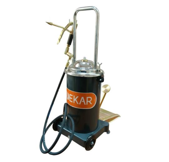 Нагнетатель смазки ножной с емкостью 15 л, производительность 4.5 г/ход, с подающим шлангом на 2 м Dekar SF-3