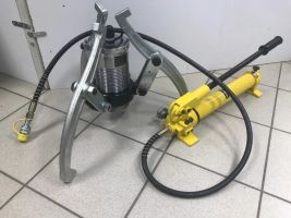 Съёмник шкивов и подшипников 10 тонн гидравлический Титан TTH10F Съёмник шкивов и подшипников 10 тонн гидравлический Титан TTH10F