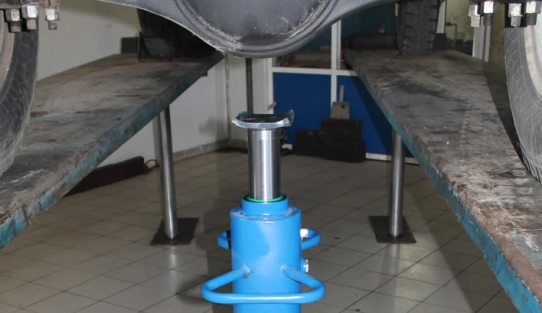 Канавный пневмогидравлический подъемник 11 т, напольный одноштоковый MGH-ZB 11.0/75 Maha