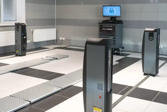 Стенд сход-развал бесконтактный Техновектор P 8214 для легковых автомобилей напольный