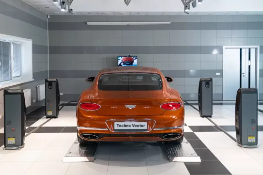 Стенд сход-развал бесконтактный Техновектор P 8214 для легковых автомобилей напольный