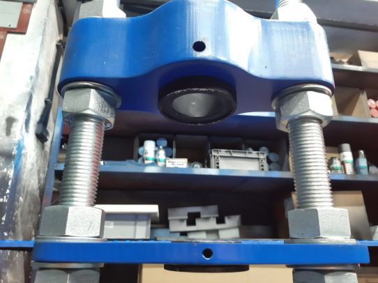 Выпрессовщик шкворней тонн гидравлический шкворнедав для грузовиков ARTAZ ВШ95-300П