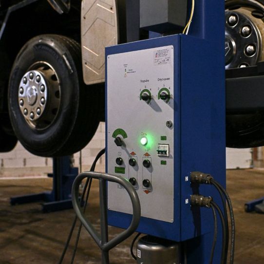 Подкатной подъемник для грузовых автомобилей электрогидраврический 45т АСО ПГ-45, 6 колонн