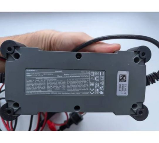 Зарядное устройство для 12В аккумуляторов с режимами AGM и Refresh, IP65 029378 GYS GYSflash 6.12