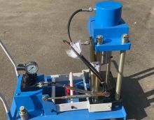 Выпрессовщик шкворней 150 тонн Техносоюз TS-150SR с ручным приводом на тележке Выпрессовщик шкворней 150 тонн Техносоюз TS-150SR с ручным приводом на тележке