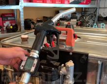 Видеообзор товара Мини заправка для дизельного топлива 12в Artaz Gespasa AG1000-0907jul с фильтром сепаратором и фильтром грубой очистки автоматическим пистолетом