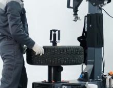 Шиномонтажный станок СУПЕРАВТОМАТ 2 скорости, зажим за центр 14-28" KraftWell KRW28M