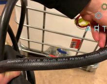 Видеообзор товара Мини АЗС для дизельного топлива 12в artaz 50 IRON1000-2312 еврокуб заправочный модуль