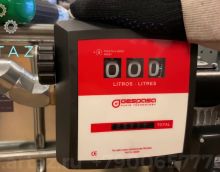 Видеообзор товара Мини АЗС для топлива 220 вольт с насосом Piusi фильтром счетчиком и автоматическим заправочным пистолетом Artaz 290420